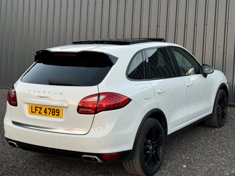 PORSCHE CAYENNE