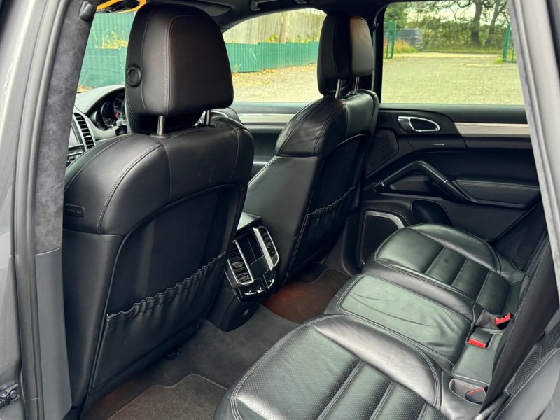 PORSCHE CAYENNE