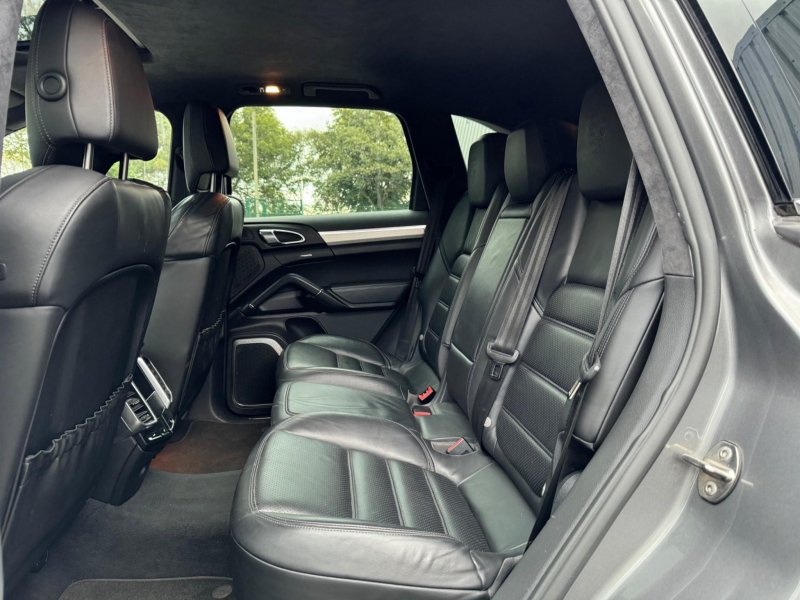 PORSCHE CAYENNE