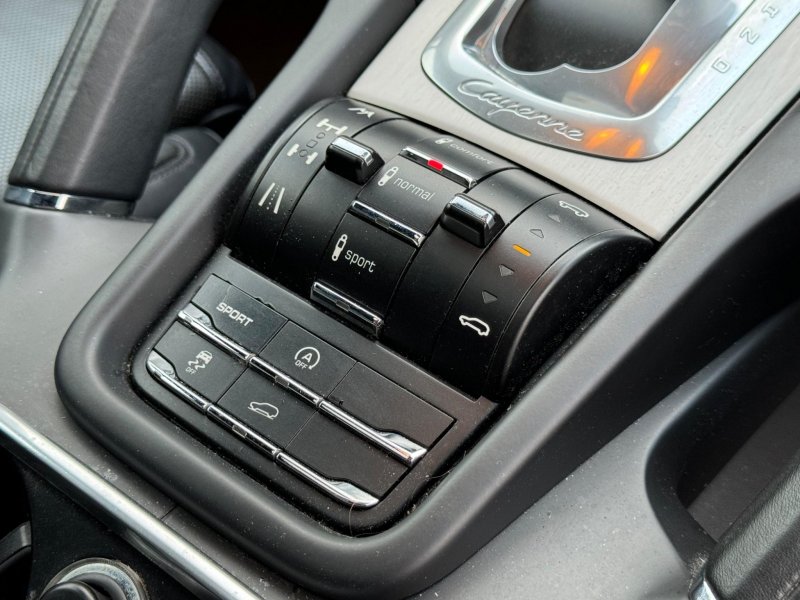 PORSCHE CAYENNE