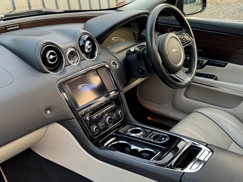JAGUAR XJ