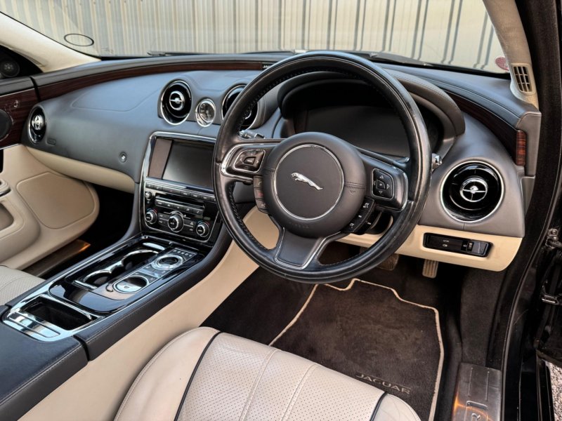JAGUAR XJ
