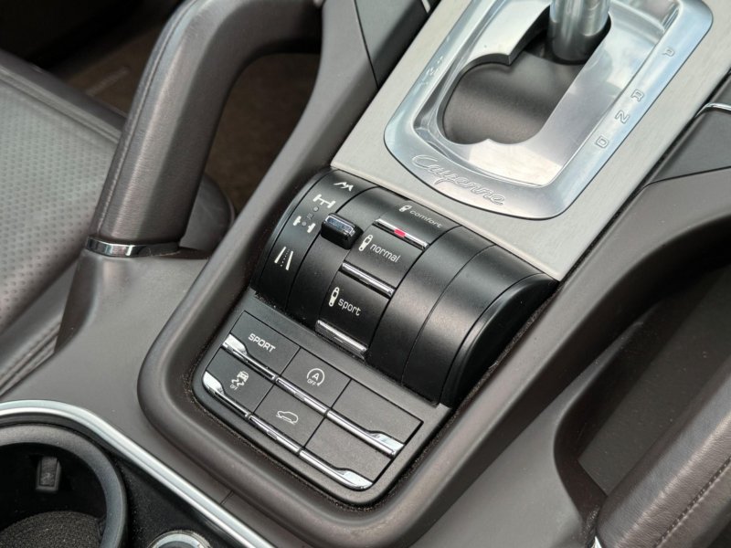 PORSCHE CAYENNE