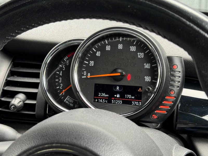 MINI HATCH