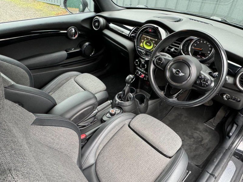 MINI HATCH