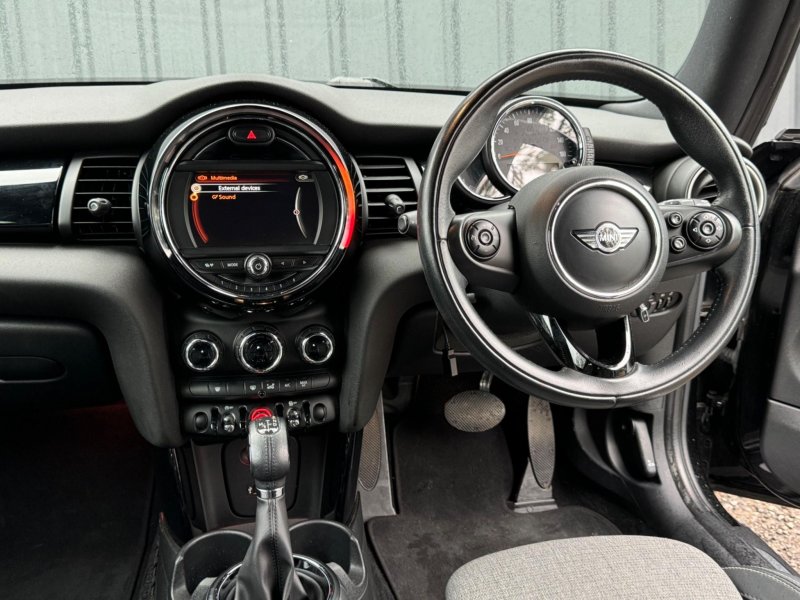MINI HATCH