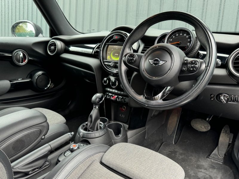 MINI HATCH