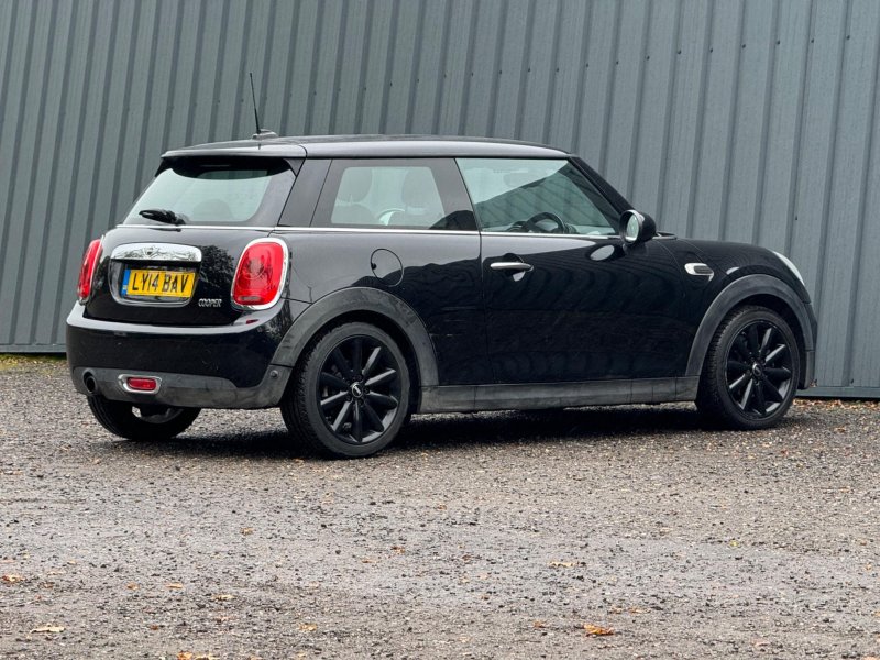 MINI HATCH