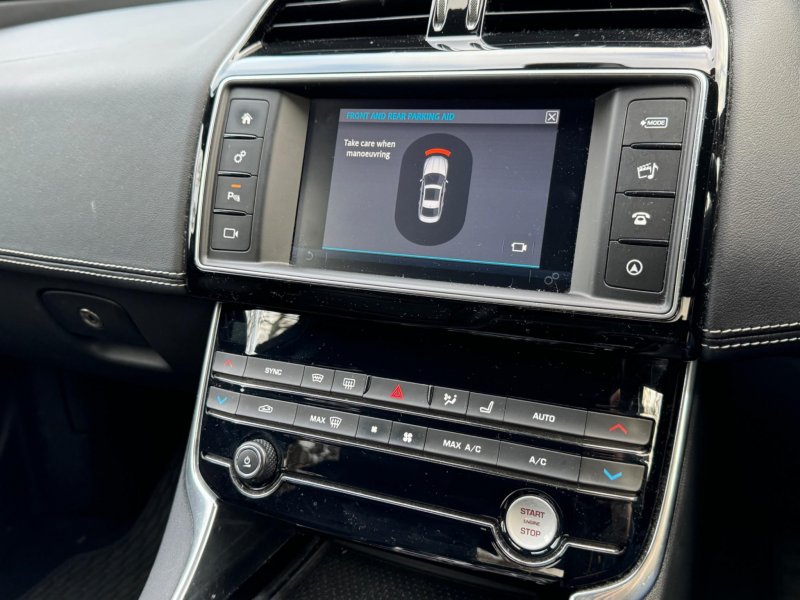 JAGUAR XE