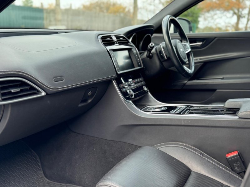JAGUAR XE