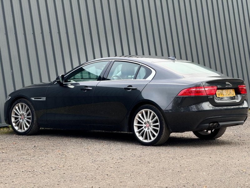 JAGUAR XE