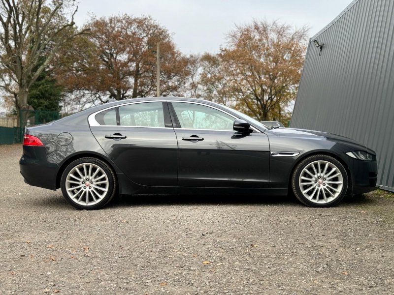 JAGUAR XE