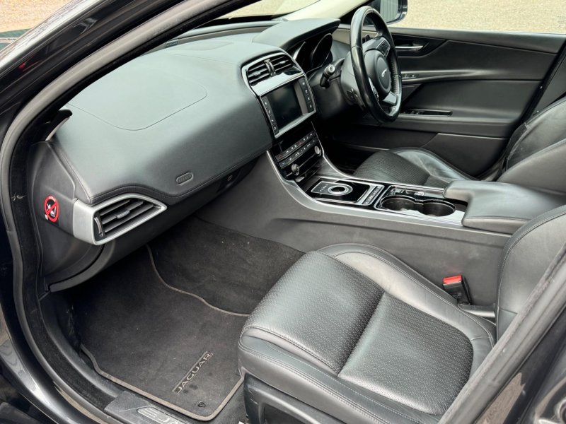 JAGUAR XE