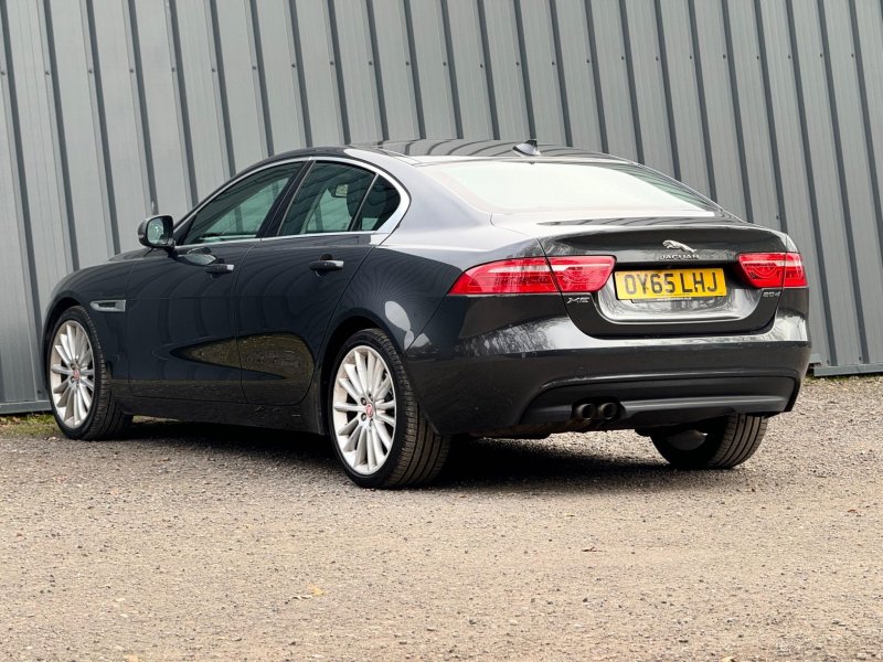 JAGUAR XE