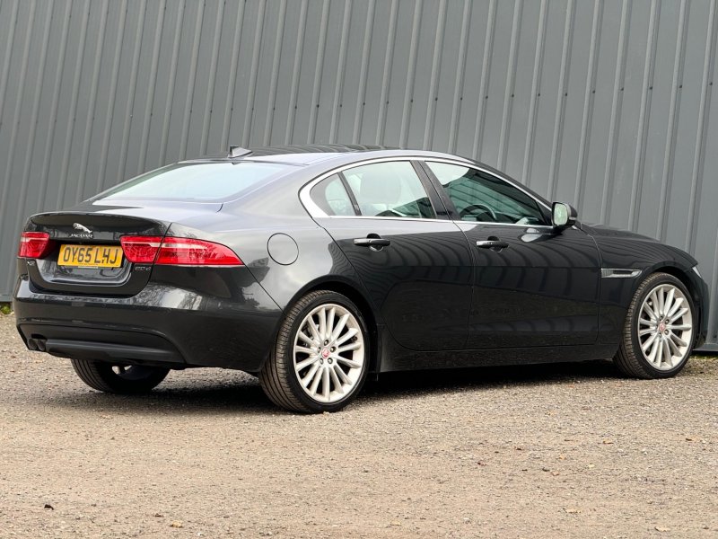 JAGUAR XE
