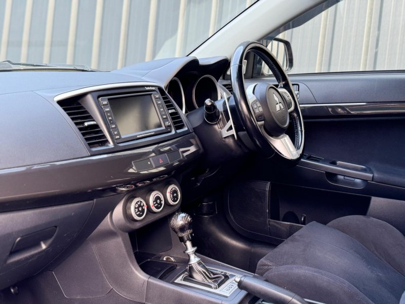 MITSUBISHI LANCER