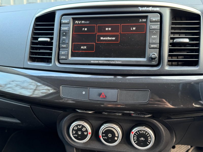 MITSUBISHI LANCER