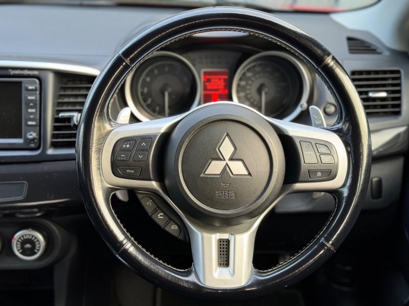 MITSUBISHI LANCER