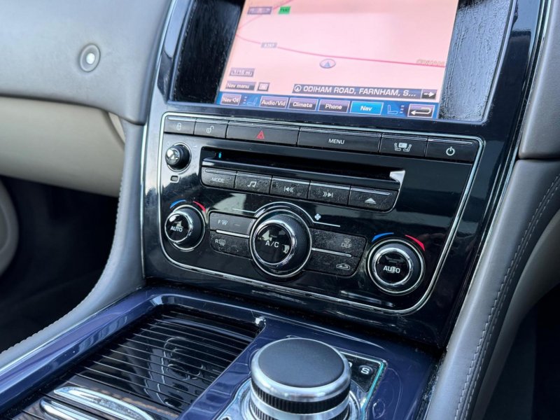 JAGUAR XJ