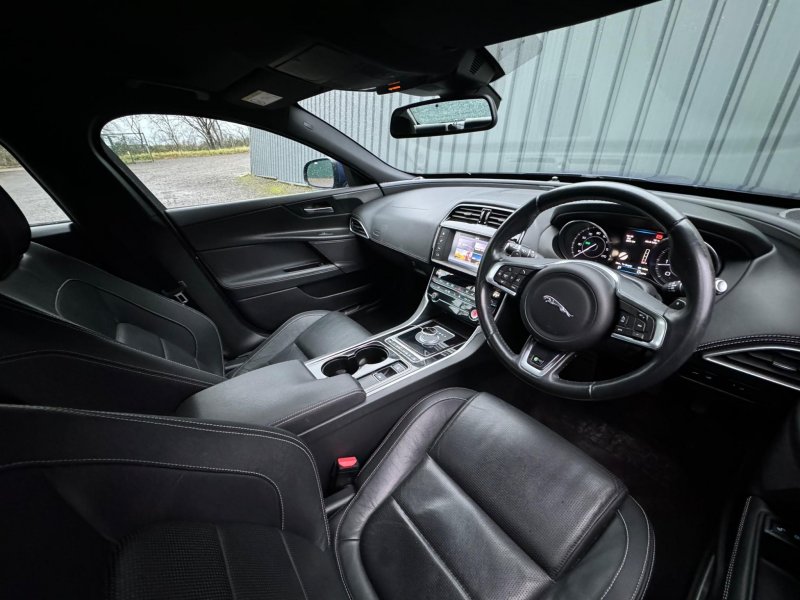 JAGUAR XE