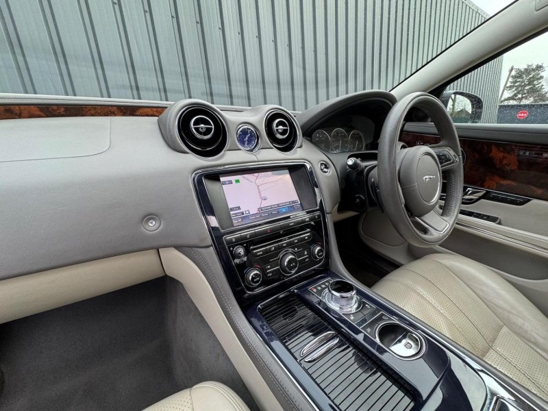 JAGUAR XJ