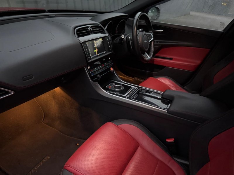 JAGUAR XE