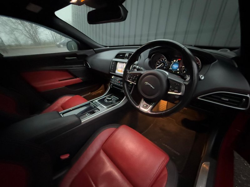 JAGUAR XE