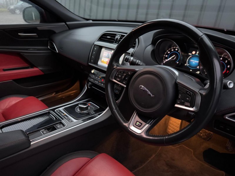 JAGUAR XE