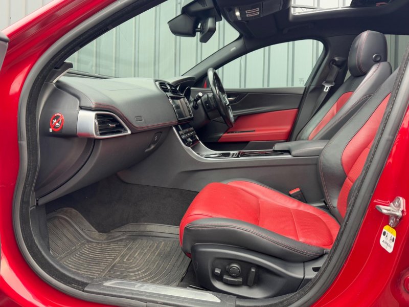 JAGUAR XE