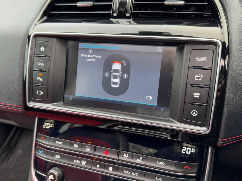 JAGUAR XE