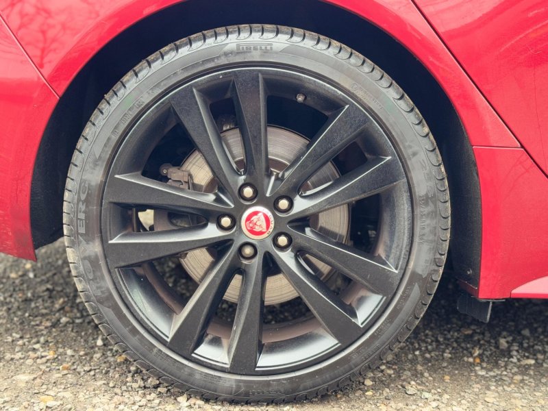 JAGUAR XE