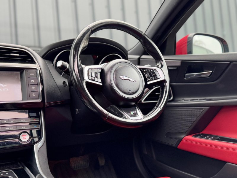 JAGUAR XE