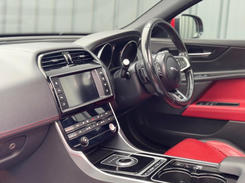 JAGUAR XE