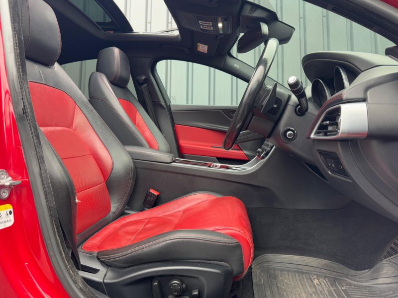 JAGUAR XE