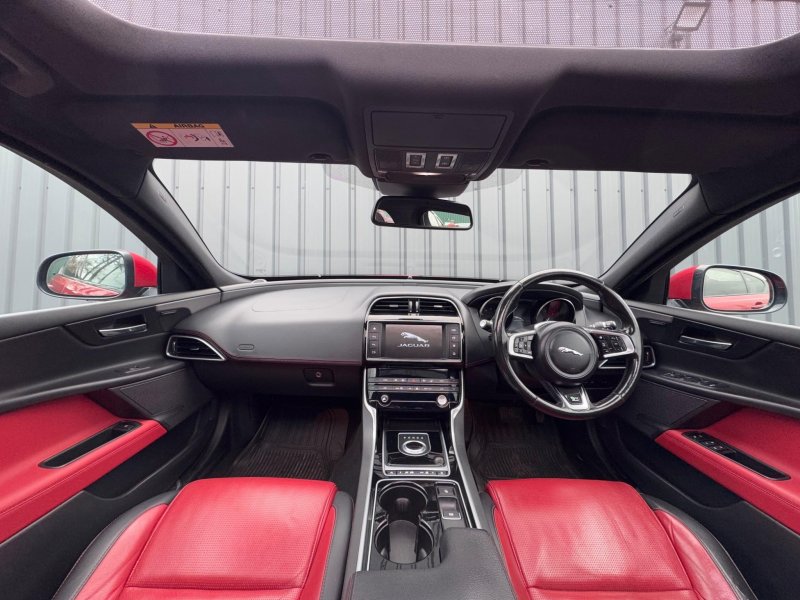 JAGUAR XE