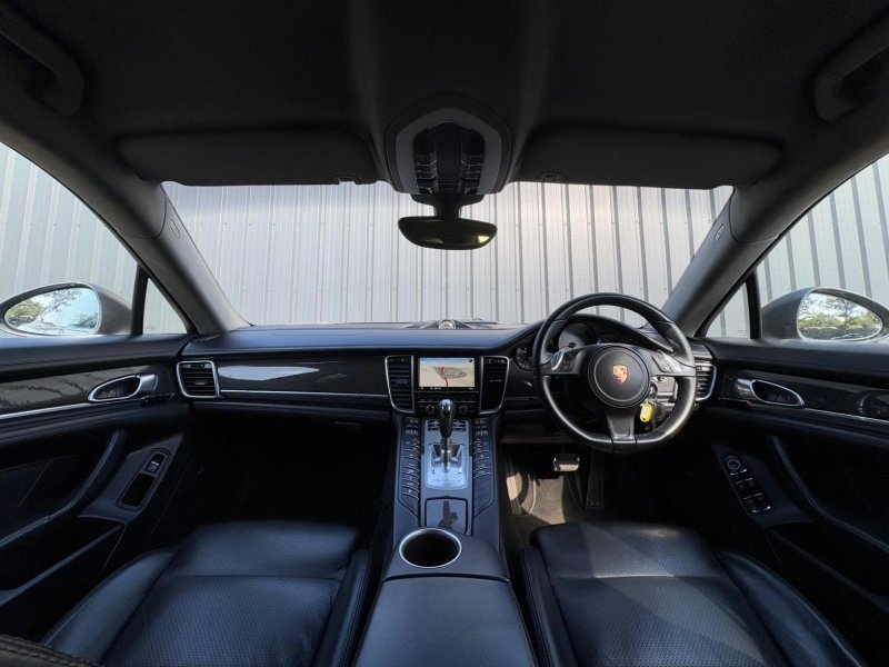 PORSCHE PANAMERA