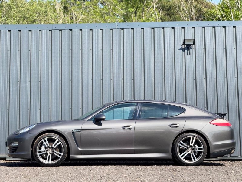 PORSCHE PANAMERA