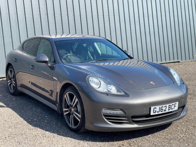 PORSCHE PANAMERA