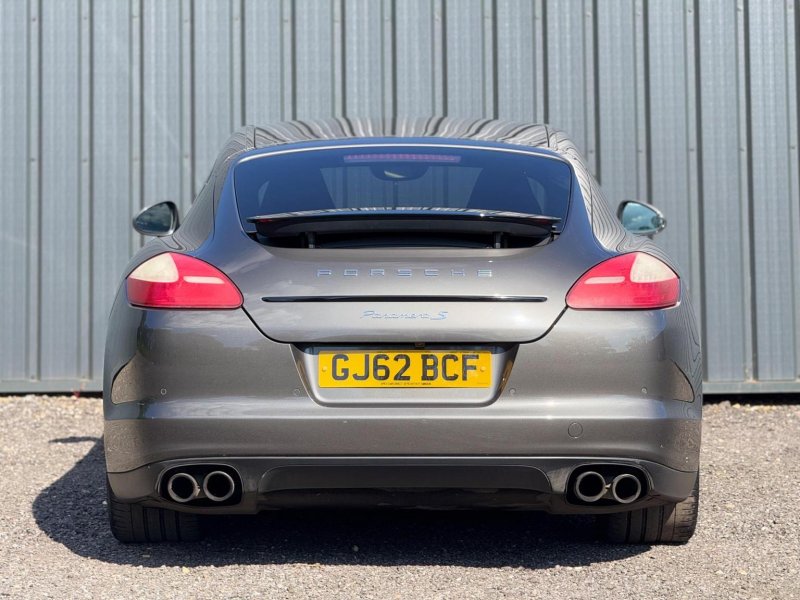 PORSCHE PANAMERA
