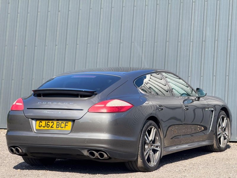 PORSCHE PANAMERA