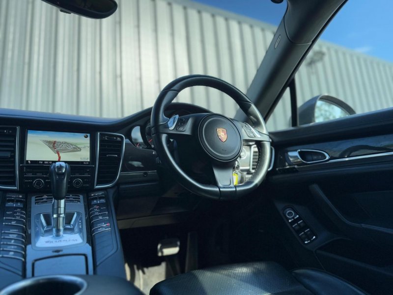 PORSCHE PANAMERA