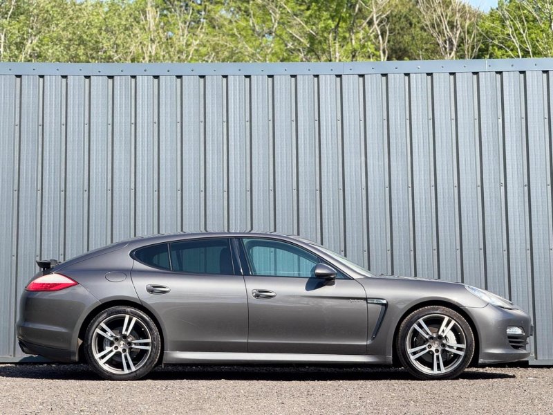 PORSCHE PANAMERA