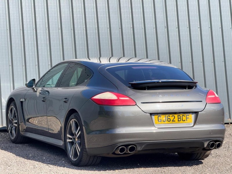 PORSCHE PANAMERA