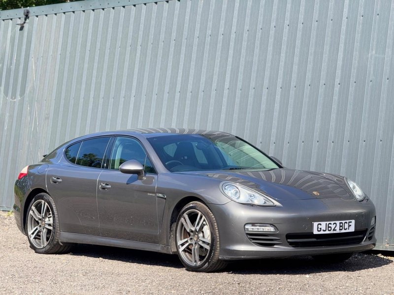 PORSCHE PANAMERA