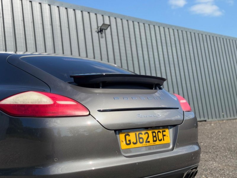PORSCHE PANAMERA