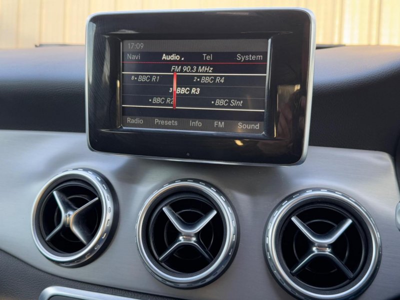 MERCEDES-BENZ GLA CLASS