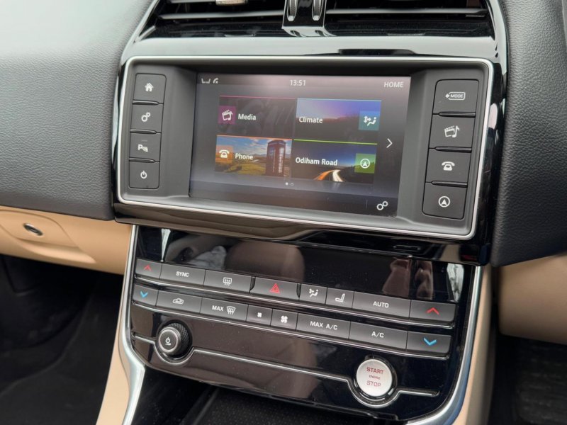 JAGUAR XE