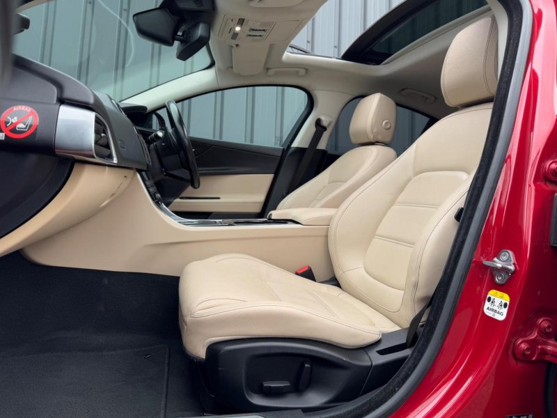 JAGUAR XE