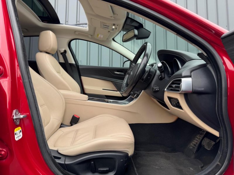 JAGUAR XE
