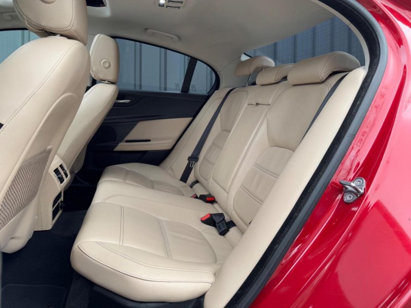 JAGUAR XE